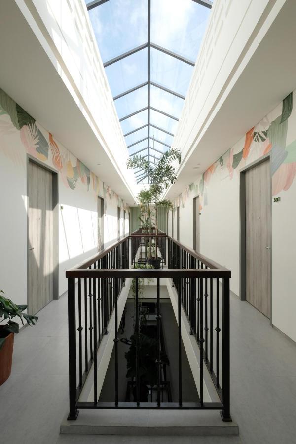 La Boheme, Rooms And Coffee Jakarta Exterior photo